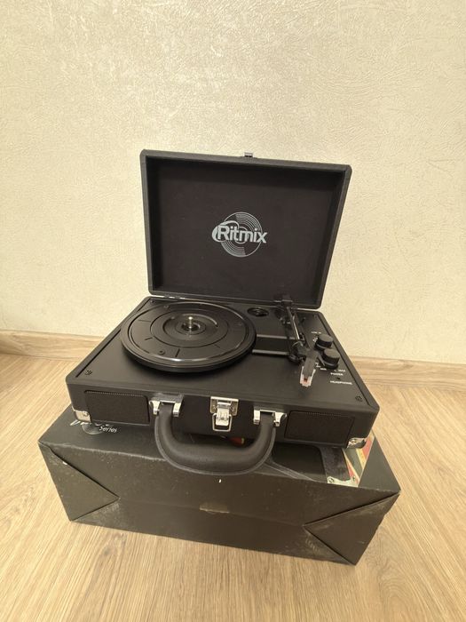 Проигрыватель виниловый Ritmix LP-120B