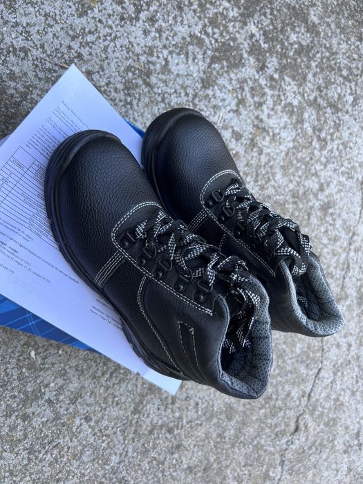 Защитни работни обувки