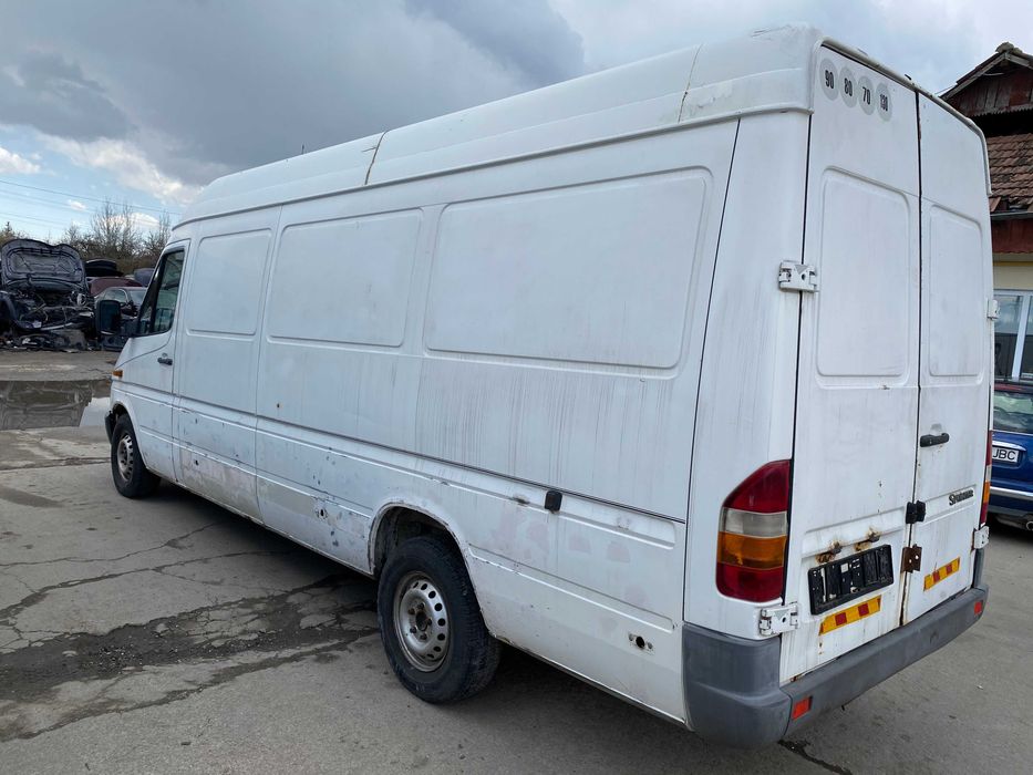 DEZMEMBREZ Mercedes SPRINTER 216 316 416 CDI Automat 2003