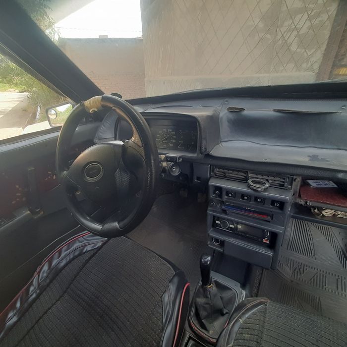 Lada Samara 09 sotiladi