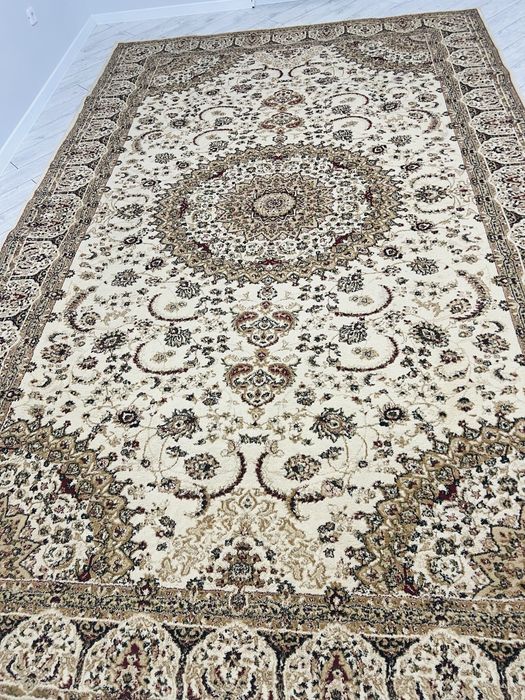 Кілем сатылады .Б/У