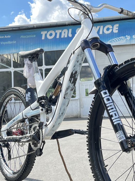 Bicicleta YT TUES