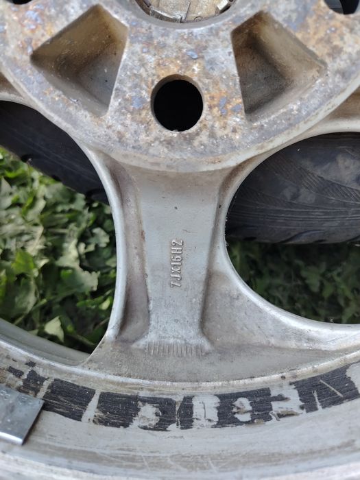 Продам диски с шинами R16