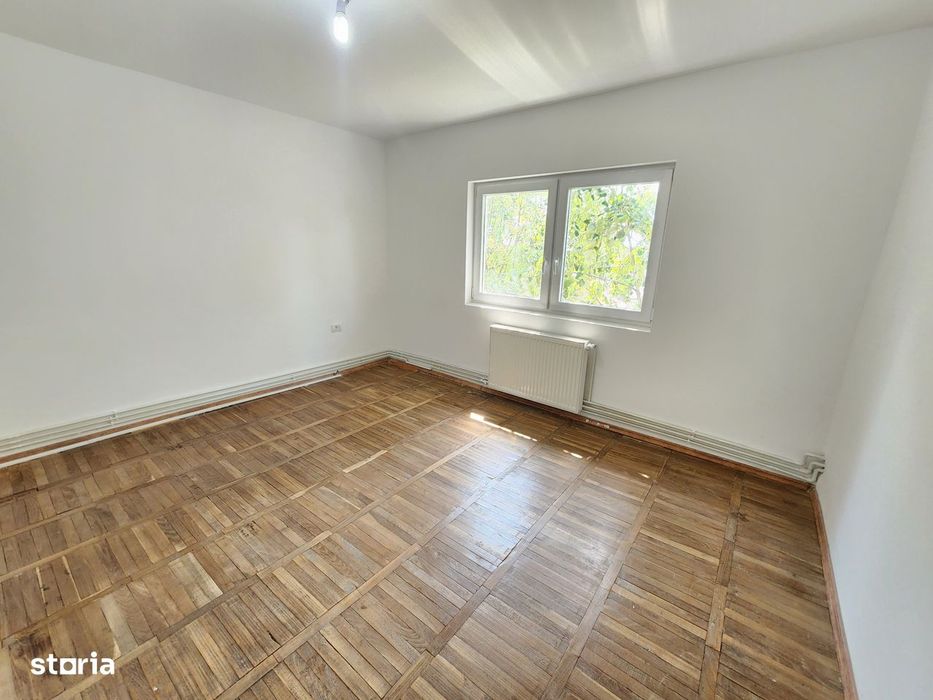 Vand apartament  2 camere decomandat zona Lunei 56mp