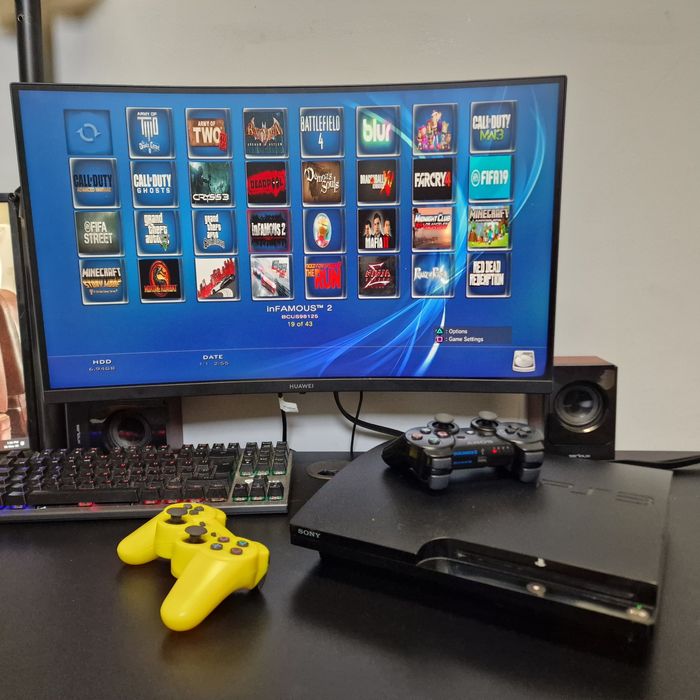 Playstation 3 slim modat Hdd 320gb 2 manete PS3 43 jocuri