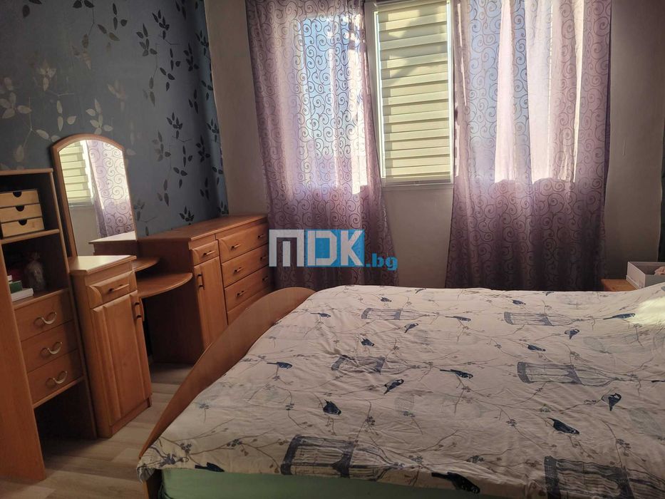 Голям реновиран и обзаведен 3-стаен Коматево