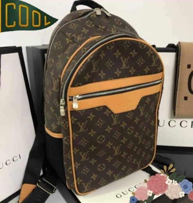 Rucsacuri unisex Louis Vuitton,saculet, etichetă incluse