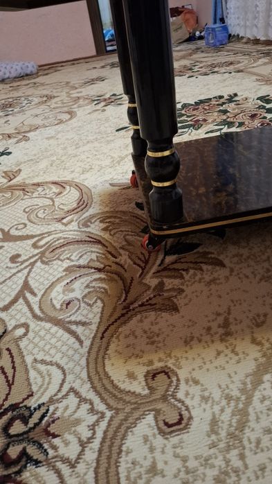 Katta rolikviy stol laminatsiya qilingan