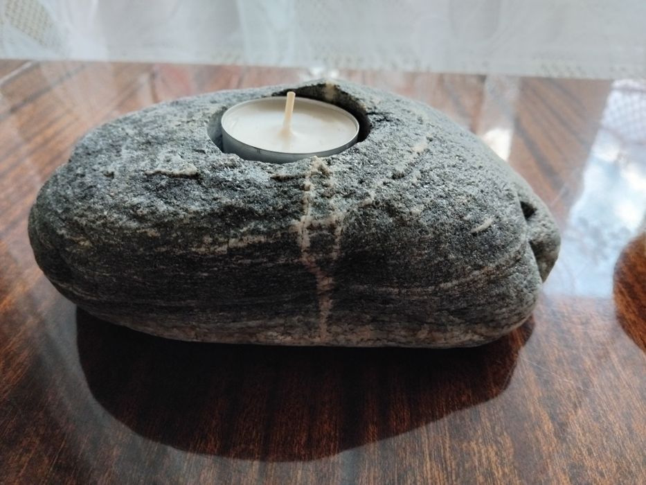 Свещници и украса от естествен камък