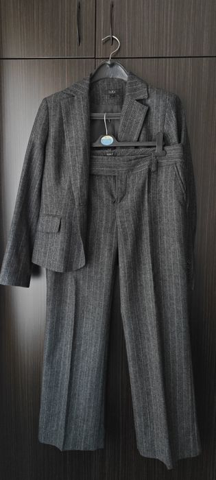 Женски вълнен костюм Dika