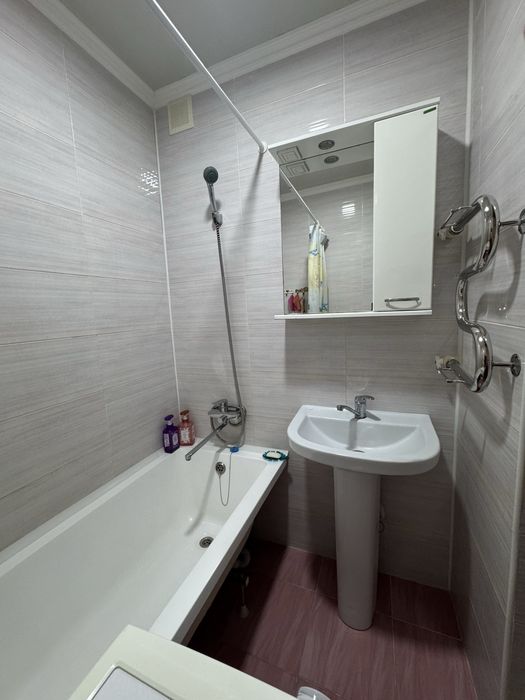 Продам 2 ком квартиру на Сазде