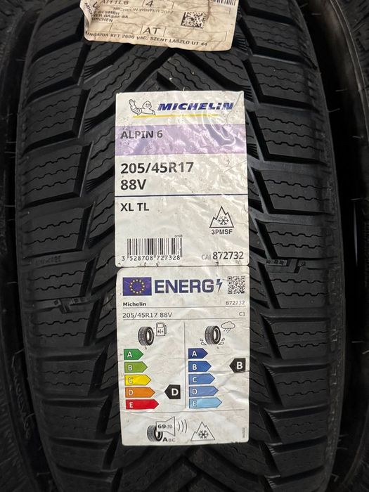Vând 4 anvelope 205/45/17 Michelin de iarnă noi