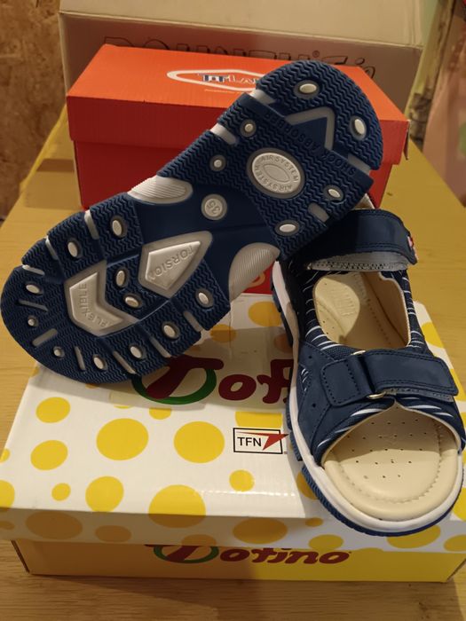 Продаю новые детские сандали.