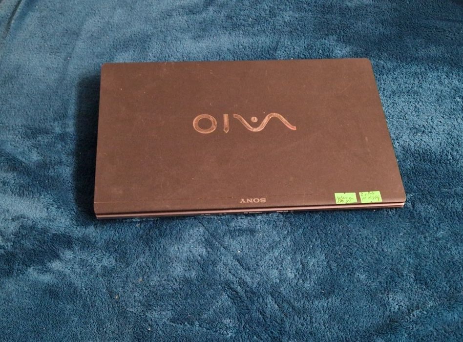 Laptop Sony vayo cu 2 pete pe display