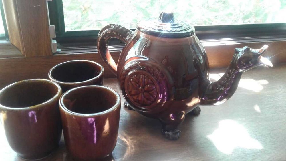 Набор посуды чайник  "ДРАКОН"   и рюмки.