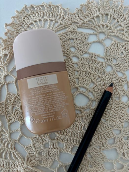 Lancôme фон дьо тен-серум SKIN IDÔLE 3 SERUM SUPERTINT и молив за очи.