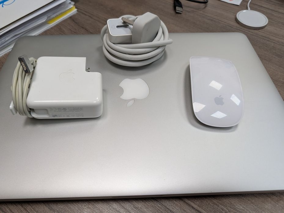 Apple MacBook Pro 15" (Mid-2015, Retina), 16GB RAM, SSD, като нов, с Apple mouse