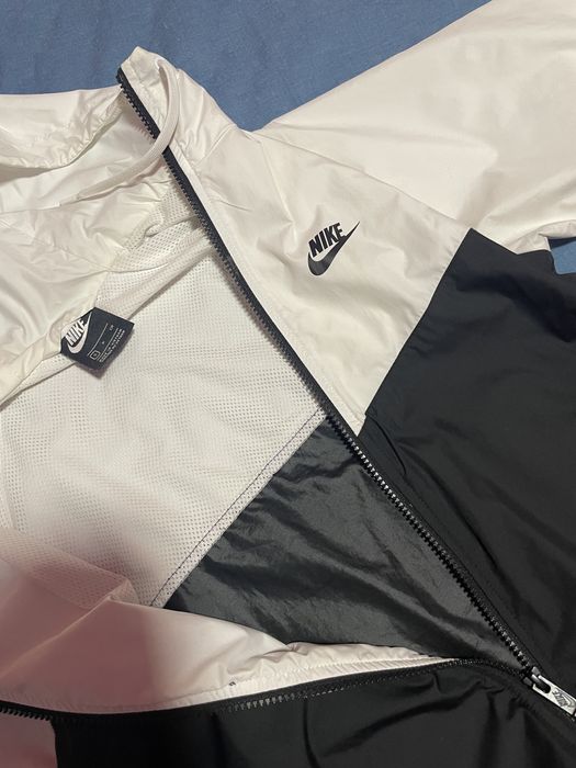 ветровка nike (черно-бяла)
