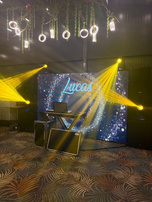 Închiriez ecran LED 12 mp + lumini profesionale evenimente