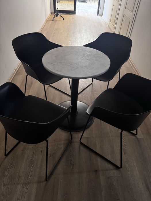 10 броя маси 50 броя столове