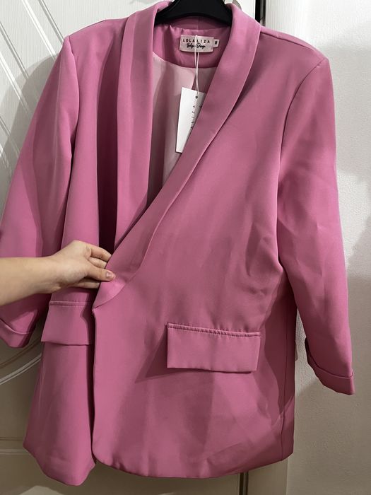 Страхотно розово сако