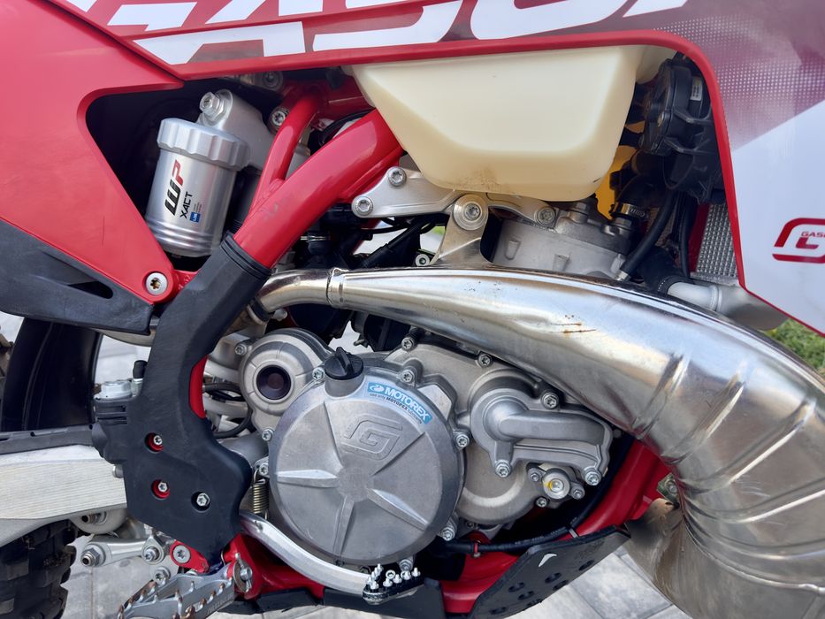 Vand GASGAS EC 300 TPI, an fabricatie 2023, cu 75 de ore de functionare si aproximativ 60 CP