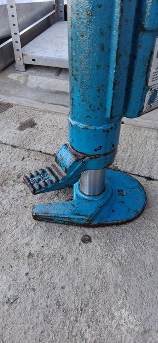 Cric  multifuncțional  stabil
