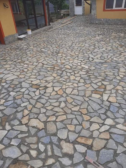 Va amenajam curtea cu piatră naturală