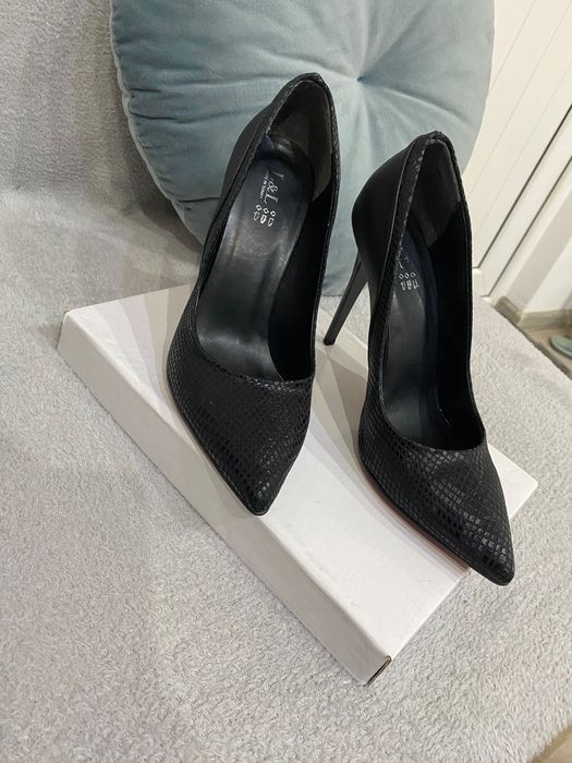 Дамски елегантни обувки на токче