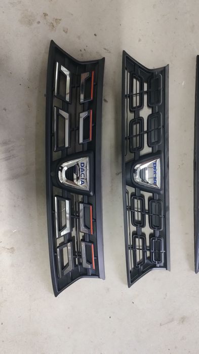 Grila bara fata Dacia Duster 2 2018-2024