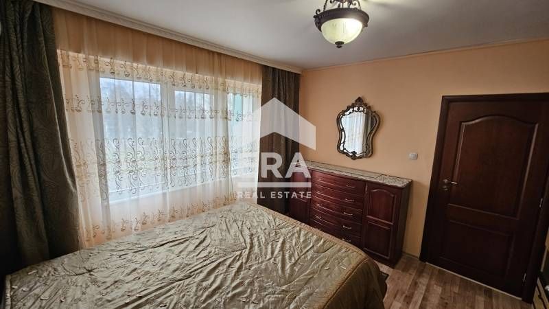 Двустаен апартамент в ж.к. Славейков с отлична локация!