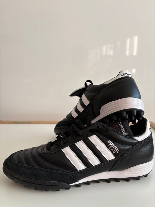 Adidas Mundial-Fotbal