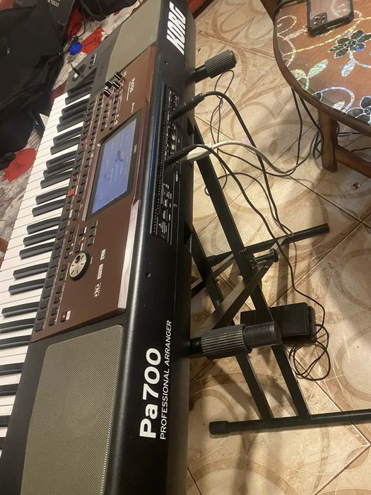 Orga Korg pa 700