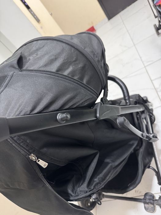 Продам коляску черного цвета