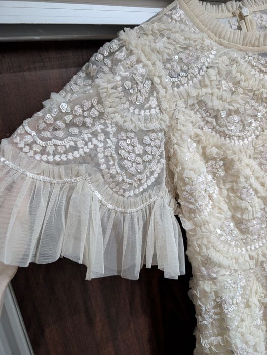 Niddle & Threads rochie originala - varianta scurta până la genunchi