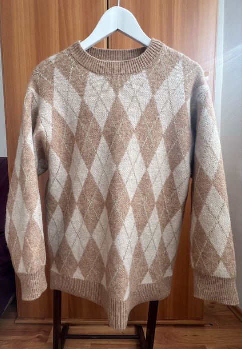 Pulover in romburi cu fir auriu inserat, elegant, de efect de la Mango, M