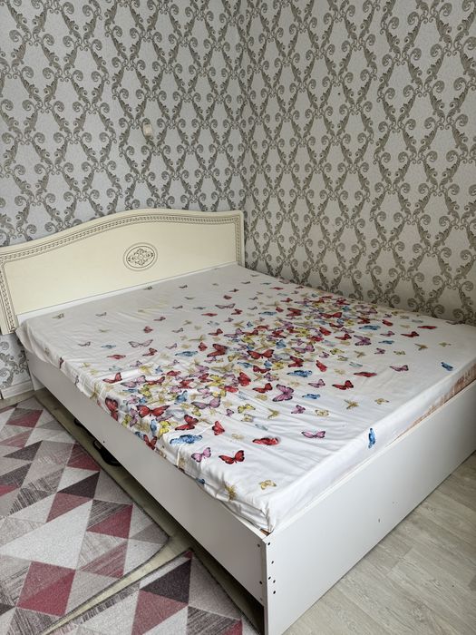 Продам спальный гарнитур