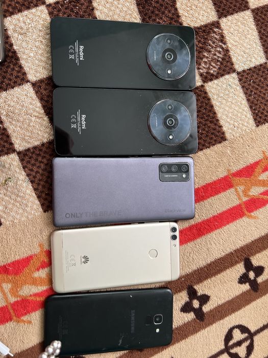 Продам телефоны цена за каждого