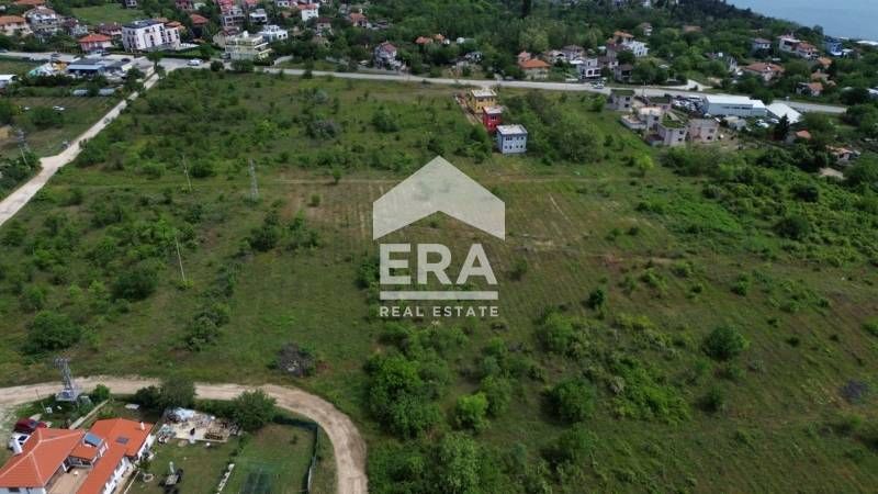 Парцел с издаден ПУП, за продажба, в м-ст Прибой, Варна, на 200 м от г