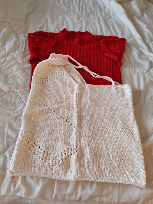 Две плетени блузи