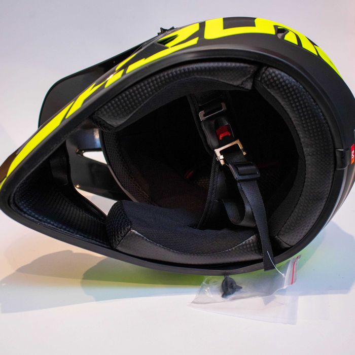 Каска подходяща за мотокрос , планински велосипед , ел. тротинетка