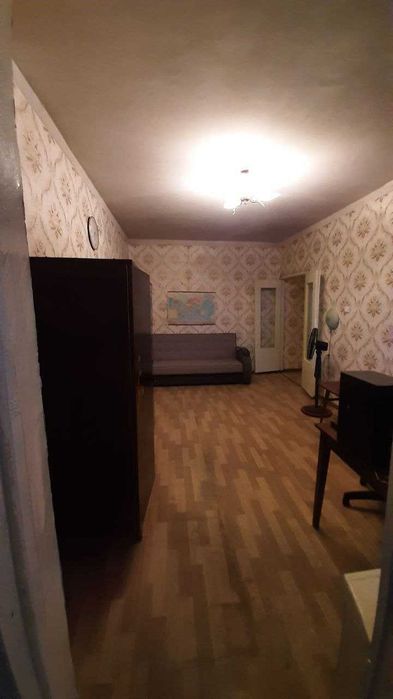 Юнусабад 10 кв  1в2-хона 1-этаж/4. Срочно