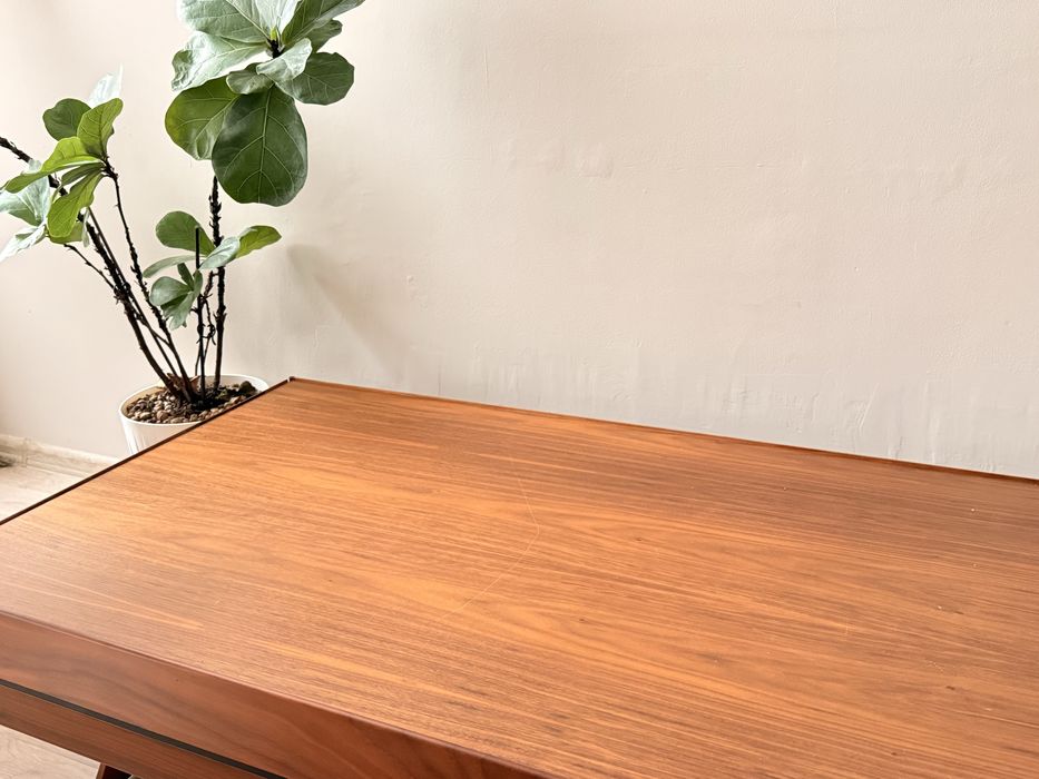 Дизайнерска холна маса в mid-century стил