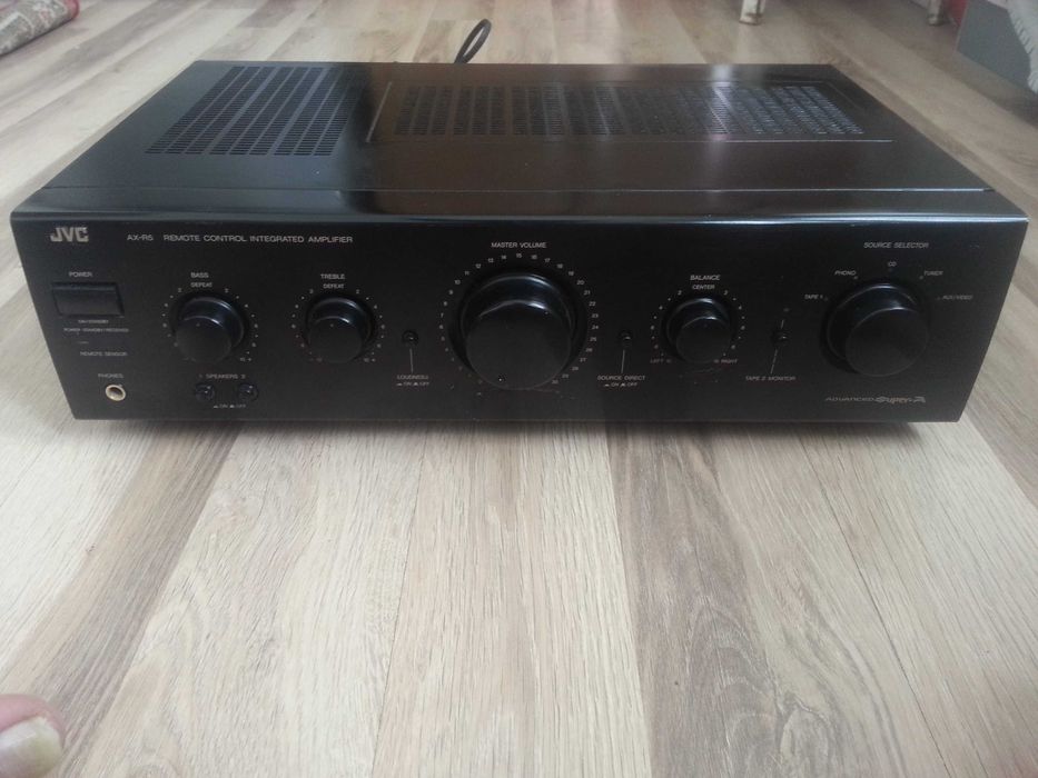 JVC усилитель в хорошем состоянии работает отлично.