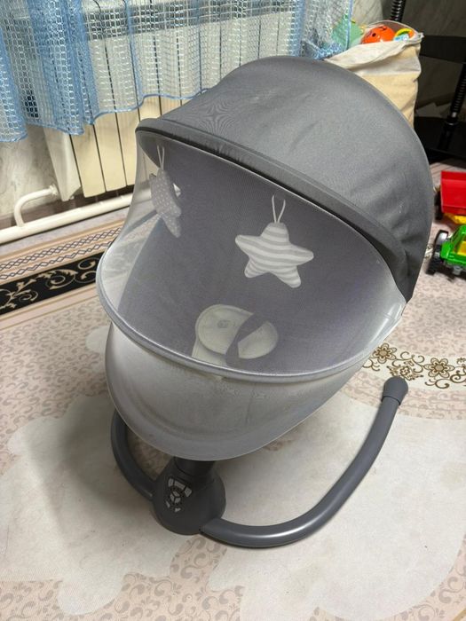 Платье и люлька детская