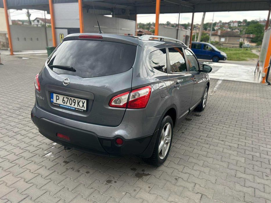 Автомобил Nissan Qashqai  5+2