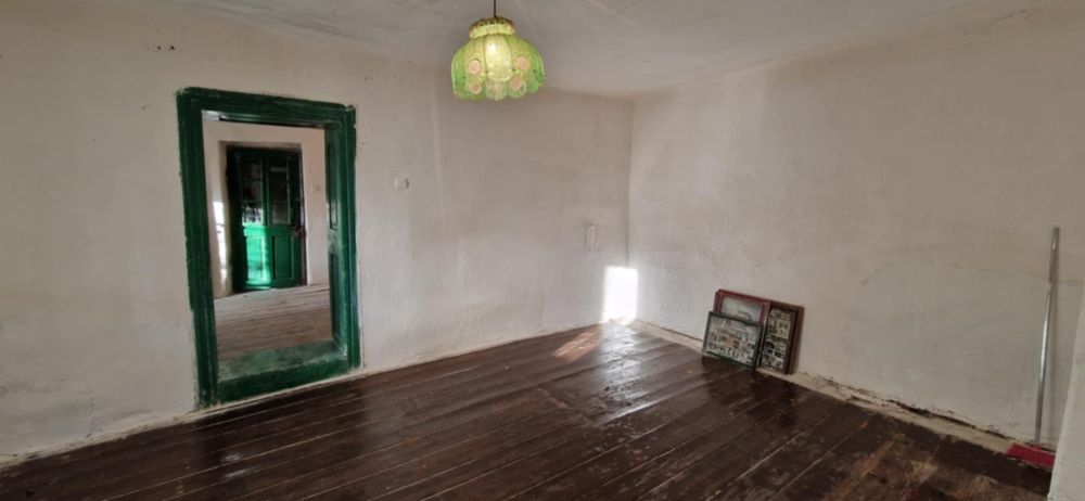 Casa 114 mp - in Hateg la 300 m de primarie 56000 euro