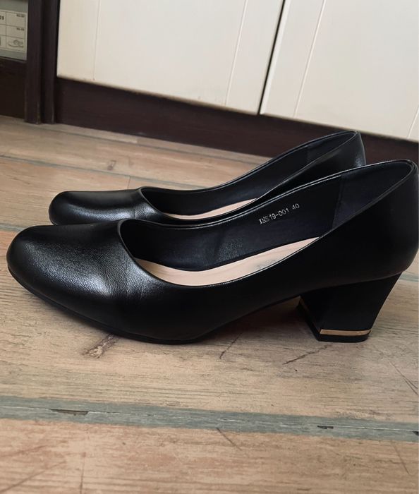 Дамски черни токчета