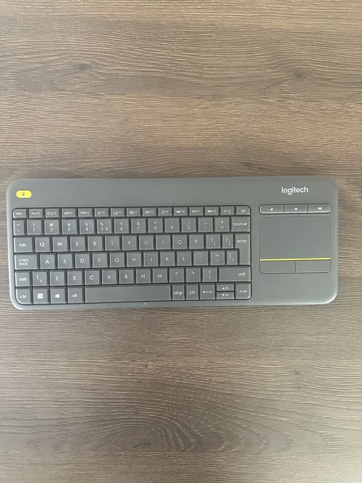 Безжична клавиатура Logitech K400 Plus c вграден тьчпад — идеална за Smart TV