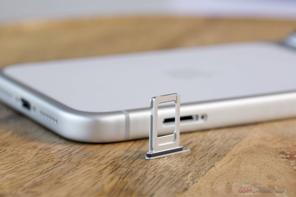 iPhone 17ProMax + Adapter + AirPodsPro 2